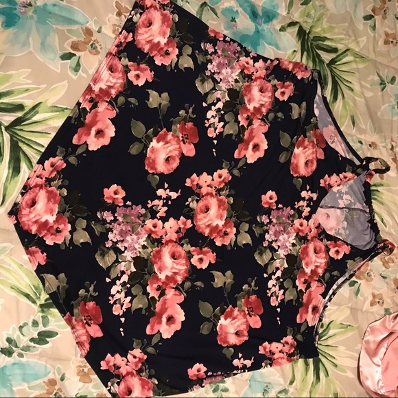 Tops - 🔴Beautiful floral sleeveless top